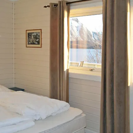 5 Person In Holiday home Laukvik