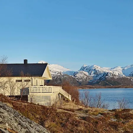 5 Person In Laukvik-by Traum Laukvik