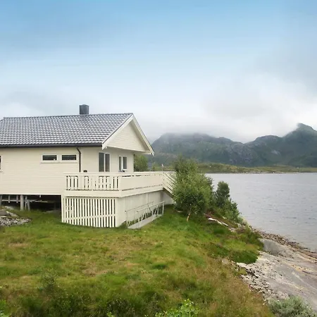 5 Person In Laukvik-by Traum