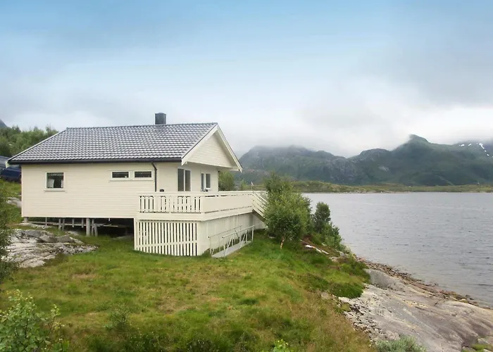 5 Person In Laukvik-by Traum